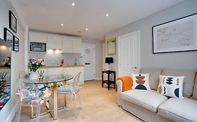 Glamorous Art Deco Flat In Chelsea
